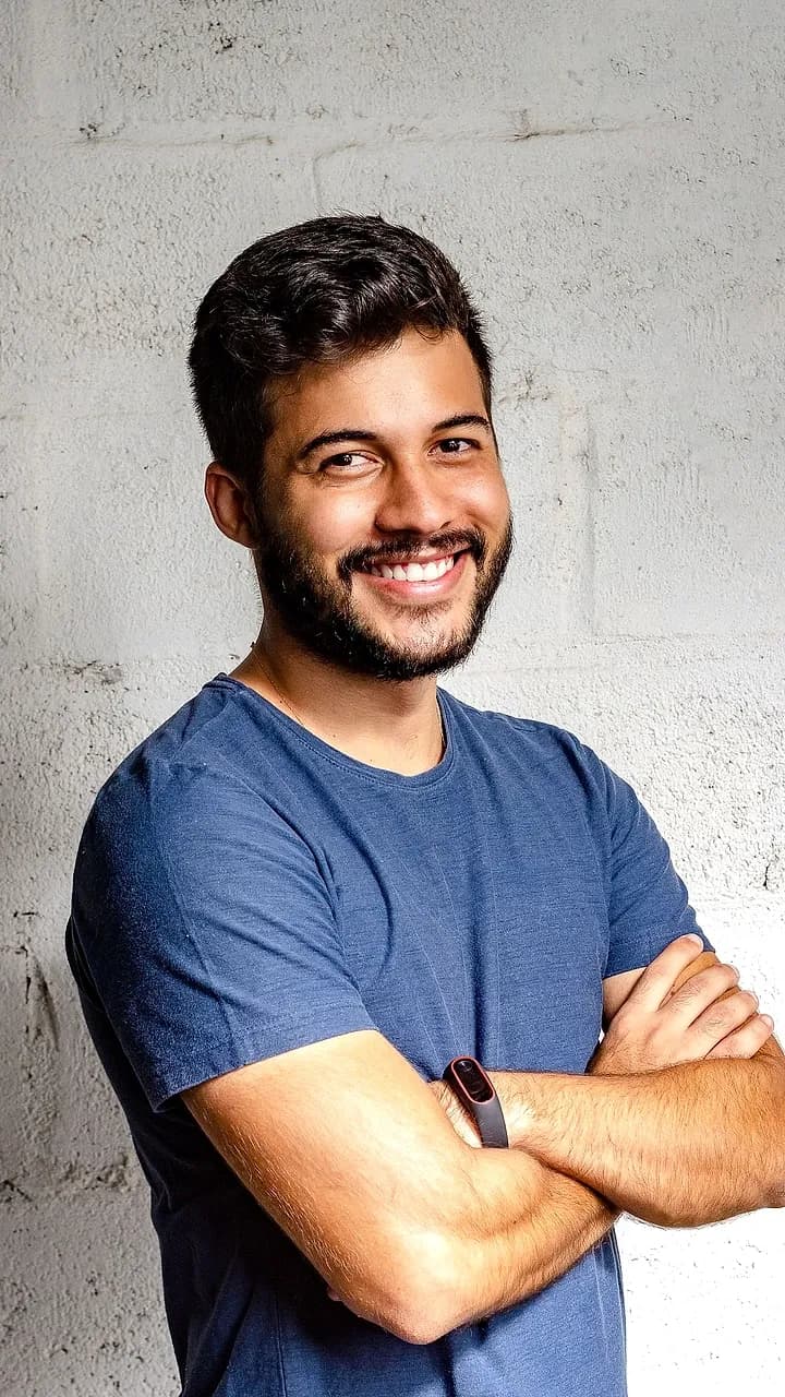 Techanic Infotech senior app developer with arms crossed in Dubai